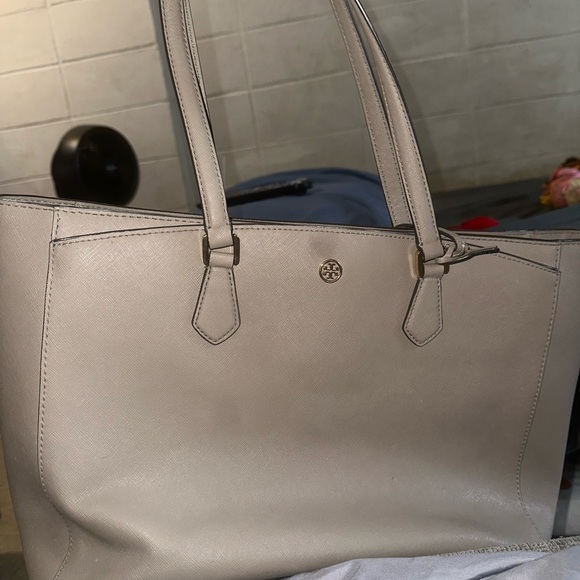 TORY BURCH ROBINSON TOTE - Picture 11 of 15